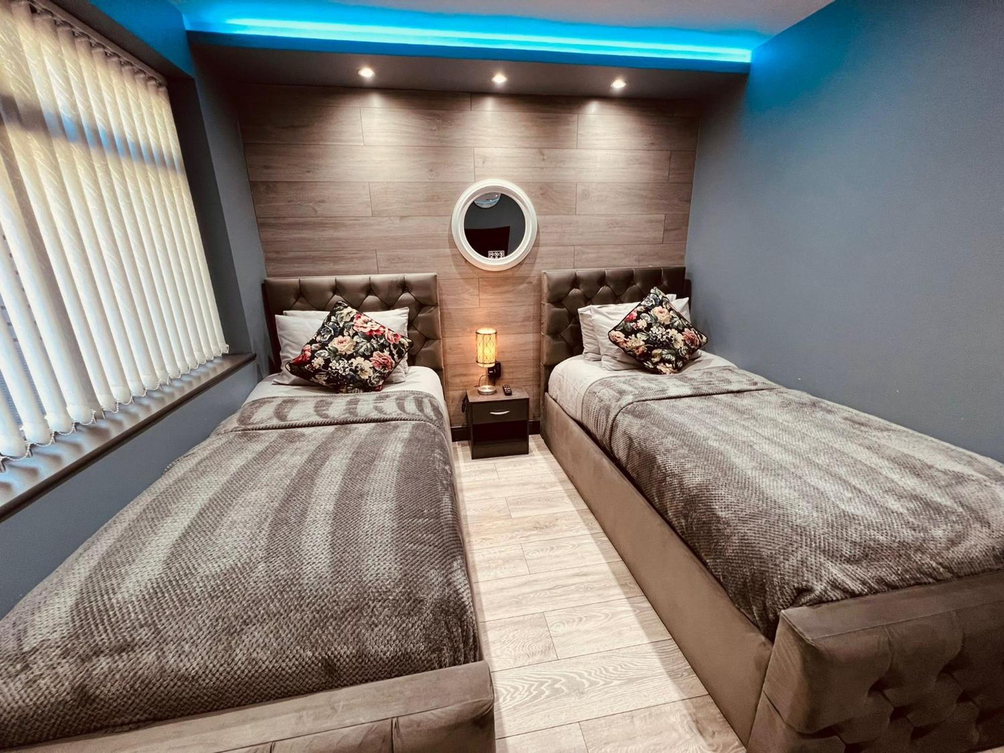 Modern Suites -5 Bedroom House- With Free Parking Birmingham City Exterior foto