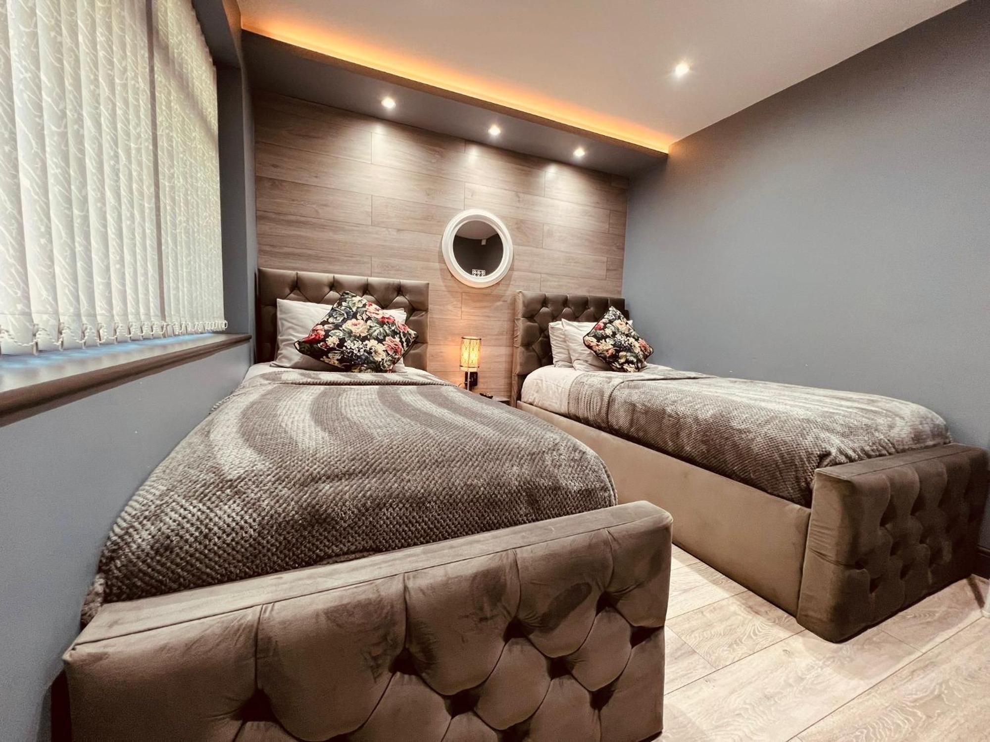 Modern Suites -5 Bedroom House- With Free Parking Birmingham City Exterior foto