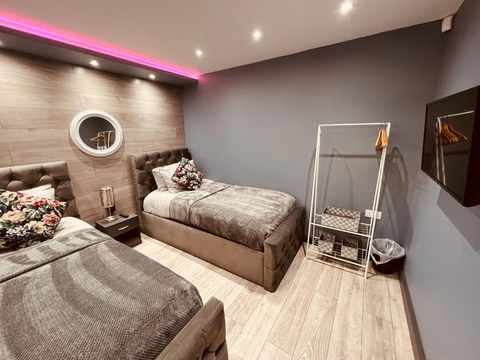 Modern Suites -5 Bedroom House- With Free Parking Birmingham City Exterior foto