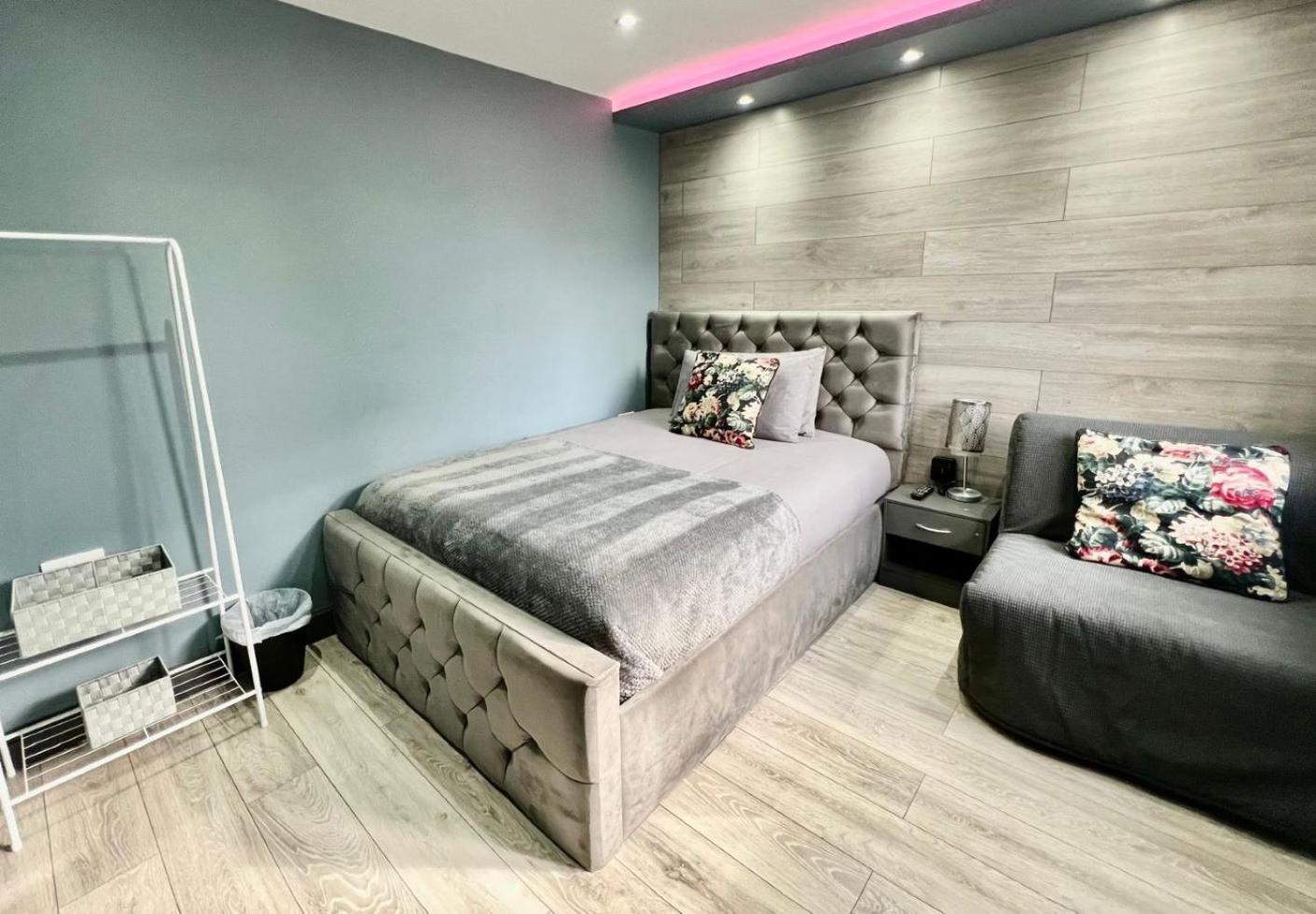 Modern Suites -5 Bedroom House- With Free Parking Birmingham City Exterior foto